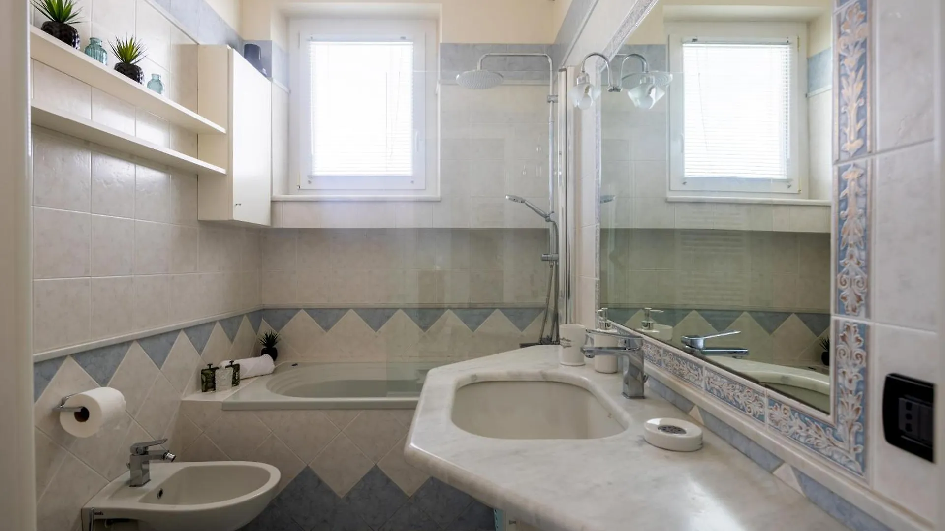 Apartment Appartamento Con Parcheggio Vicino Alla Stazione E Centro La Spezia Italy